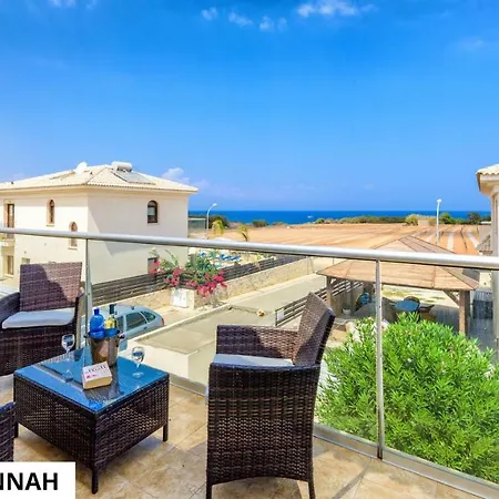 Blue Water Bay Villa *