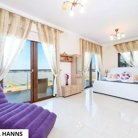 Blue Water Bay Villa *